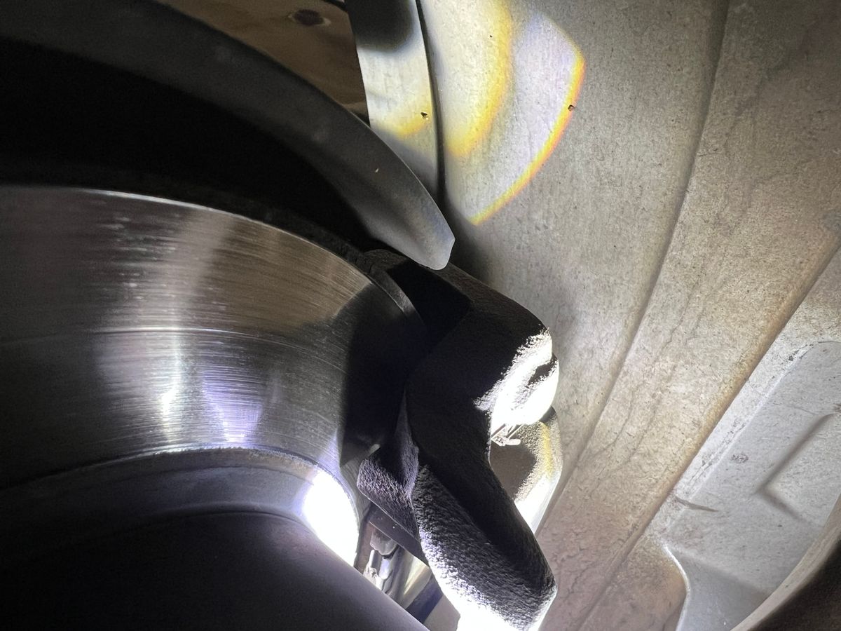 Brake caliper and rotor condition during hybrid brake inspection